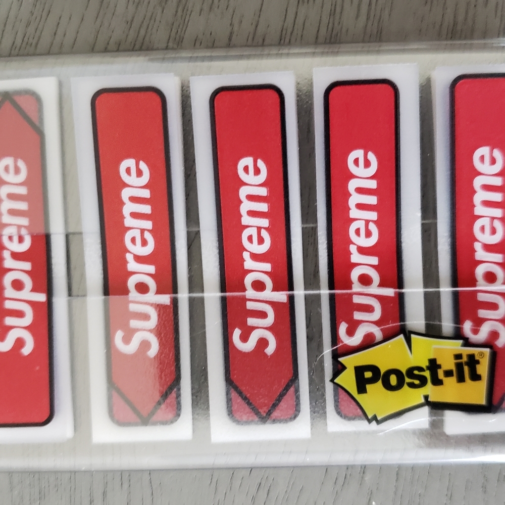Supreme x Post-it flags